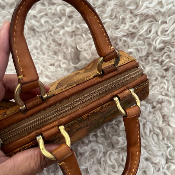 Alviero Martini sling or handbag - Picture 11 of 13